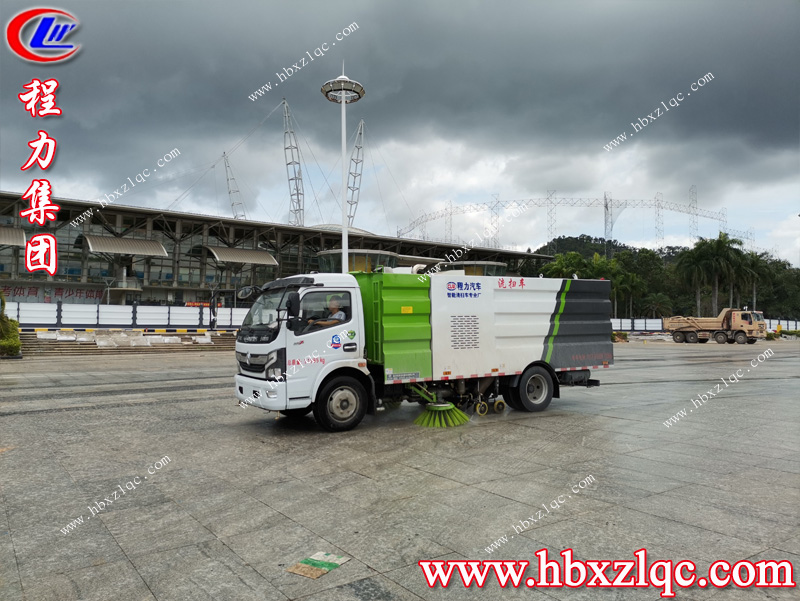 湖北程力集團東風凱普特洗掃車送達深圳福田